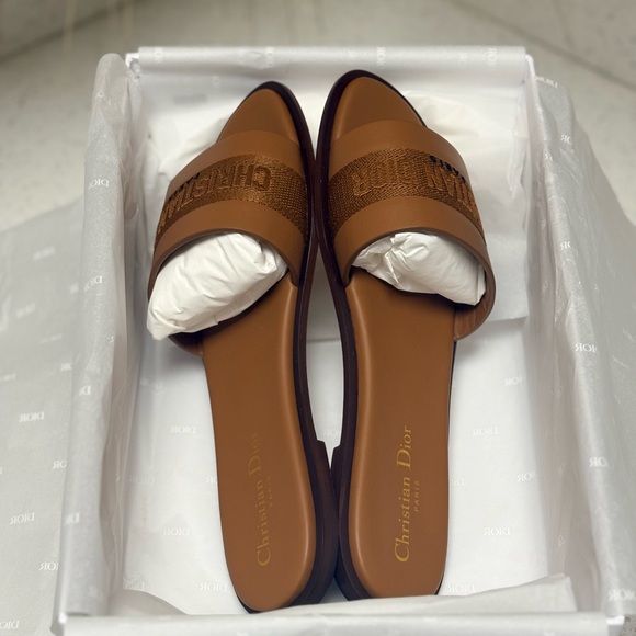 Christian Dior Dway Slide
Camel Calfskin - Picture 4 of 6